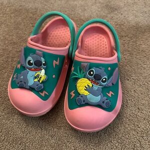 Stitch size 9 clogs good condition